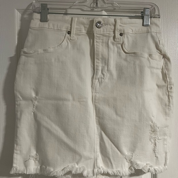Good American stretch denim mini
Size 6 - Picture 1 of 2